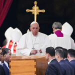 <strong>Dan el último adiós a papa Emérito Benedicto XVI</strong>