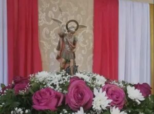 La feligresía celebra el día de San Miguel Arcángel